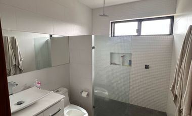 CASA EN FRACCIONAMIENTO SENDAS RESIDENCIAL, A UN COSTADO DE CAPITAL NORTE