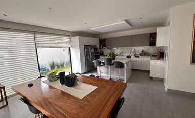 CASA EN FRACCIONAMIENTO SENDAS RESIDENCIAL, A UN COSTADO DE CAPITAL NORTE