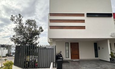 CASA EN FRACCIONAMIENTO SENDAS RESIDENCIAL, A UN COSTADO DE CAPITAL NORTE