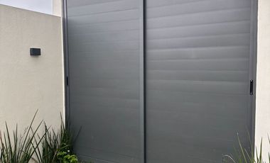 CASA EN FRACCIONAMIENTO SENDAS RESIDENCIAL, A UN COSTADO DE CAPITAL NORTE