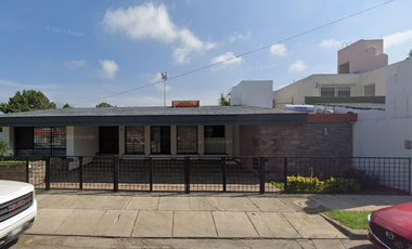 ¡Gran oportunidad! Amplia casa en remate en Ciudad Guzmán