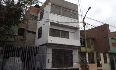 En Venta Casa de 2 pisos cerca  a parque- San Juan de Lurigancho