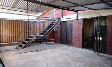 Casa 2 dormitorios 1 baño estacionamiento Las Torres Maipú