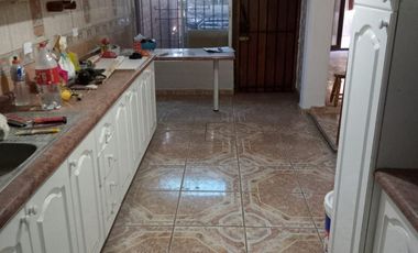 Casa 2 dormitorios 1 baño estacionamiento Las Torres Maipú