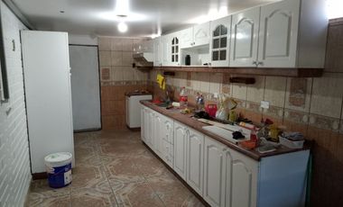 Casa 2 dormitorios 1 baño estacionamiento Las Torres Maipú