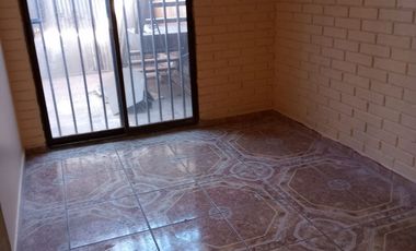 Casa 2 dormitorios 1 baño estacionamiento Las Torres Maipú
