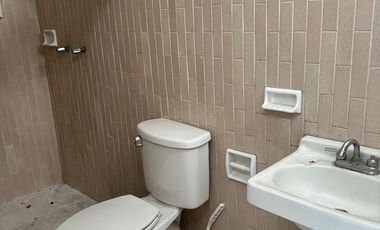 casa 1 piso Miravalle para remodelar totalmente