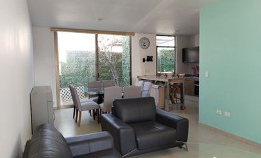 RENTA CASA AMUEBLADA  EN PUERTA  DE PIEDRA  EN CORREGIDORA QUERETARO