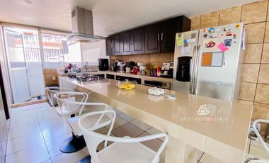 Casa en Chulica. Zona Esmeralda. 557 m2 construcción por menos de 10!