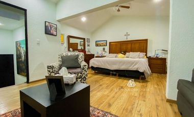 Casa en Chulica. Zona Esmeralda. 557 m2 construcción por menos de 10!