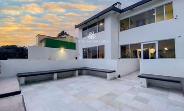 Casa en Chulica. Zona Esmeralda. 557 m2 construcción por menos de 10!