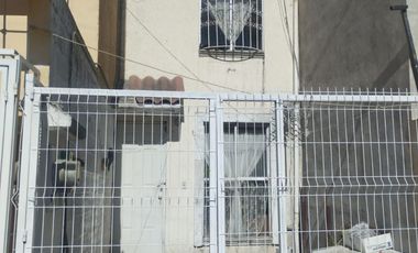 VENTA EXCELENTE CASA A 5 MINUTOS DE PILARES CERCA DE GALERIAS TOLUCA A 10 MINUTOS CENTRO DE TOLUCA