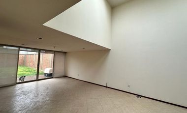 CASA EN RENTA FRACC. BOSQUE DE LAS FUENTES CALIMAYA A 13 MINUTOS DE GALERIAS METEPEC