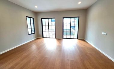 Else Bearing 32: 189.5 sqwah 457 sqm. 4bed 5bath + maid 49,900,000 Am: 065619----