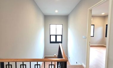 Else Bearing 32: 189.5 sqwah 457 sqm. 4bed 5bath + maid 49,900,000 Am: 065619----