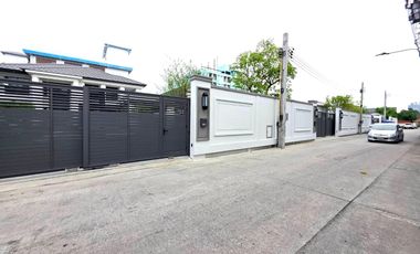 Else Bearing 32: 189.5 sqwah 457 sqm. 4bed 5bath + maid 49,900,000 Am: 065619----