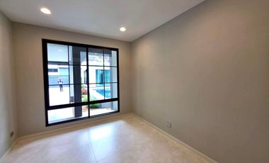 Else Bearing 32: 170.2 sqwah  364 sqm. 4bed 5bath + maid 43,900,000 Am: 065619----