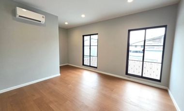 Else Bearing 32: 170.2 sqwah  364 sqm. 4bed 5bath + maid 43,900,000 Am: 065619----