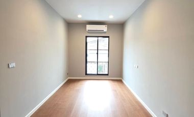Else Bearing 32: 170.2 sqwah  364 sqm. 4bed 5bath + maid 43,900,000 Am: 065619----