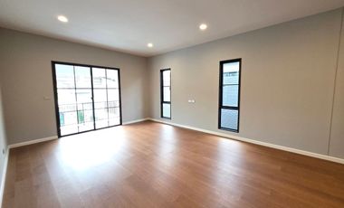 Else Bearing 32: 170.2 sqwah  364 sqm. 4bed 5bath + maid 43,900,000 Am: 065619----
