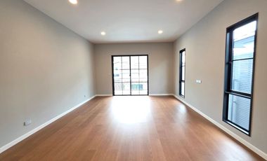 Else Bearing 32: 170.2 sqwah  364 sqm. 4bed 5bath + maid 43,900,000 Am: 065619----