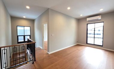 Else Bearing 32: 170.2 sqwah  364 sqm. 4bed 5bath + maid 43,900,000 Am: 065619----