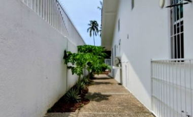 C120 Casa en Venta 3 recamaras y piscina frente Campo de Golf Palma Real en Ixtapa Zihuatanejo
