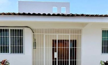 C120 Casa en Venta 3 recamaras y piscina frente Campo de Golf Palma Real en Ixtapa Zihuatanejo