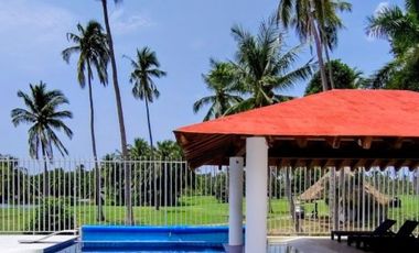 C120 Casa en Venta 3 recamaras y piscina frente Campo de Golf Palma Real en Ixtapa Zihuatanejo