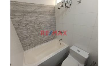 Venta De Departamento Con Estacionamiento En Cond.Laguna Del Chipe // ID: 1135552