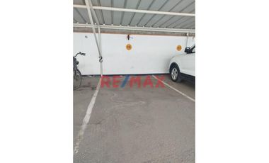 Venta De Departamento Con Estacionamiento En Cond.Laguna Del Chipe // ID: 1135552