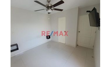 Venta De Departamento Con Estacionamiento En Cond.Laguna Del Chipe // ID: 1135552