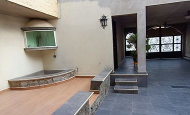 Casa en venta, 3 niveles, jardín en excelente estado de conservación, cerca de Apizaco Tlaxcala.