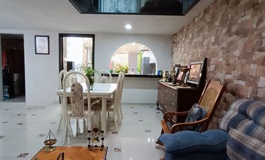 Casa en venta, 3 niveles, jardín en excelente estado de conservación, cerca de Apizaco Tlaxcala.