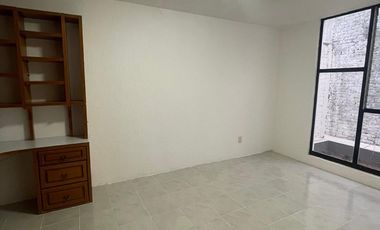 RENTO CASA REMODELADA, EN LA NUEVA CHAPULTEPEC, A UNA CUADRA DEL BULEVAR