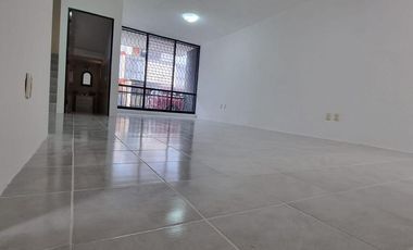 RENTO CASA REMODELADA, EN LA NUEVA CHAPULTEPEC, A UNA CUADRA DEL BULEVAR