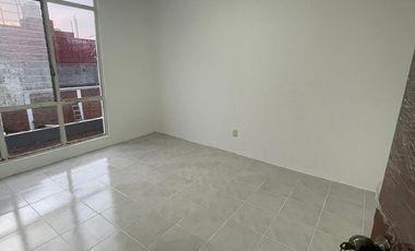 RENTO CASA REMODELADA, EN LA NUEVA CHAPULTEPEC, A UNA CUADRA DEL BULEVAR