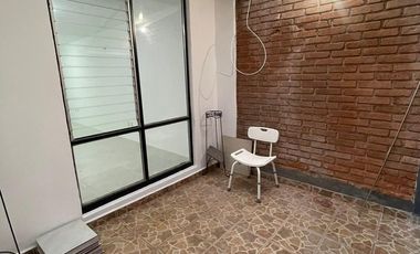 RENTO CASA REMODELADA, EN LA NUEVA CHAPULTEPEC, A UNA CUADRA DEL BULEVAR