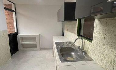 RENTO CASA REMODELADA, EN LA NUEVA CHAPULTEPEC, A UNA CUADRA DEL BULEVAR