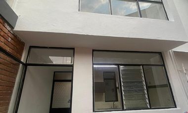 RENTO CASA REMODELADA, EN LA NUEVA CHAPULTEPEC, A UNA CUADRA DEL BULEVAR