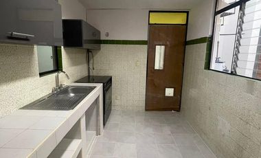 RENTO CASA REMODELADA, EN LA NUEVA CHAPULTEPEC, A UNA CUADRA DEL BULEVAR