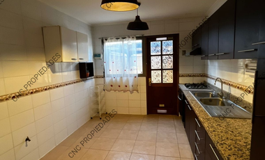 EN VENTA CASA AMPLIA EN CONDOMINIO VALLE LOA.