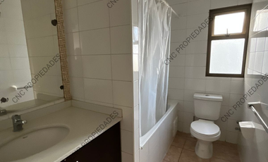 EN VENTA CASA AMPLIA EN CONDOMINIO VALLE LOA.