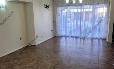EN VENTA CASA AMPLIA EN CONDOMINIO VALLE LOA.