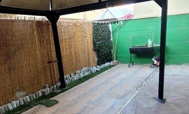 EN VENTA CASA AMPLIA EN CONDOMINIO VALLE LOA.
