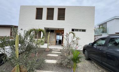 casa de venta en manta zona santa marianita Y/T