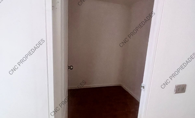 EN VENTA AMPLIA CASA, EXCELENTE SECTOR DE LA CIUDAD.