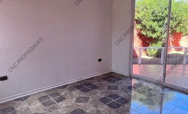 EN VENTA AMPLIA CASA, EXCELENTE SECTOR DE LA CIUDAD.
