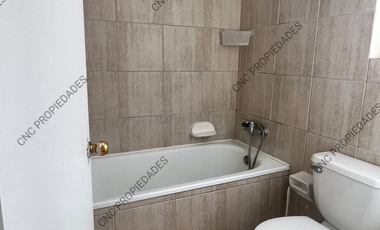 EN VENTA AMPLIA CASA, EXCELENTE SECTOR DE LA CIUDAD.
