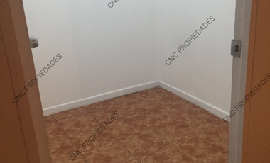 EN VENTA AMPLIA CASA, EXCELENTE SECTOR DE LA CIUDAD.